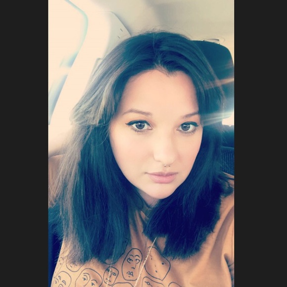 Meet your Posher, Kaylee - Picture 3 of 5